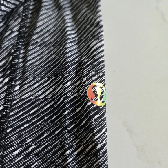 Lululemon SeaWheeze Fast and Free High-Rise Tight 25" Leggings 7/8 White Black 4 - Picture 9 of 10
